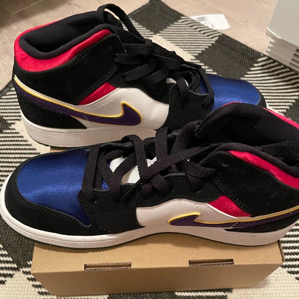 Jordan 1 Mid